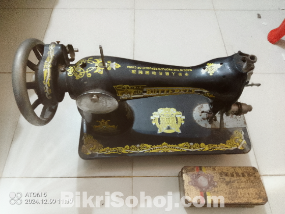 Sewings machine with Table( butterfly)
